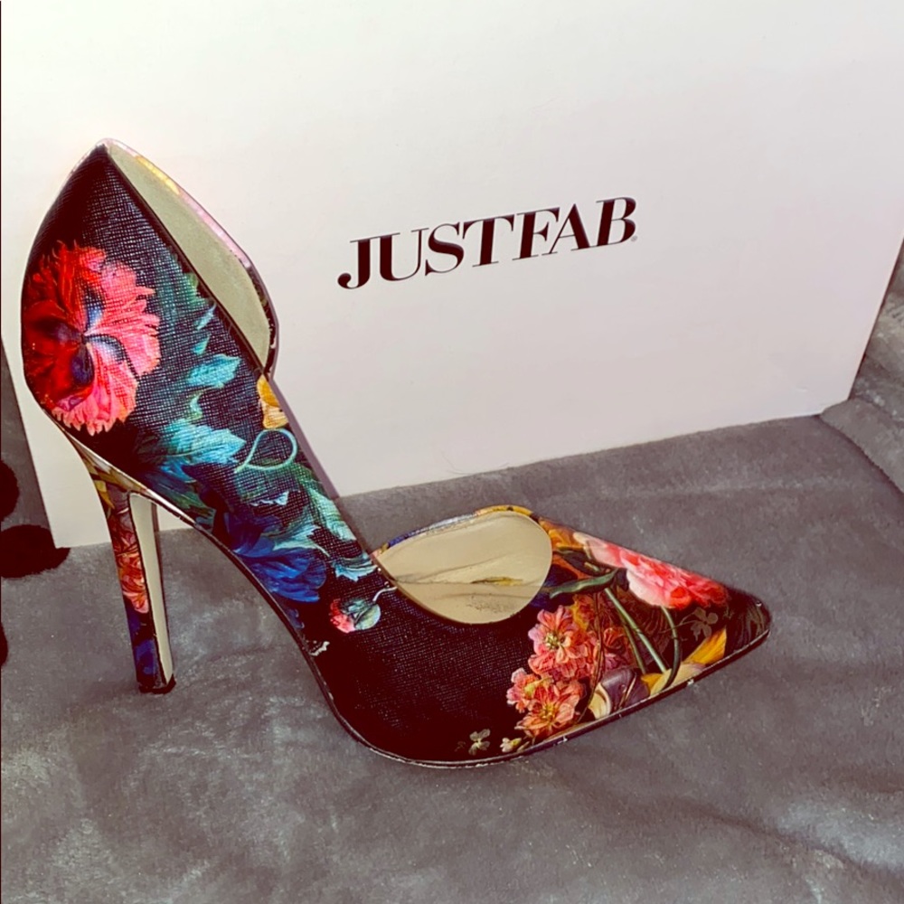 Adorable multi colored pumps!